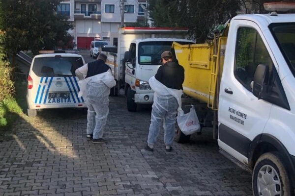 Yalova’da Bir Evden 2 Ton Çöp Çıkartıldı