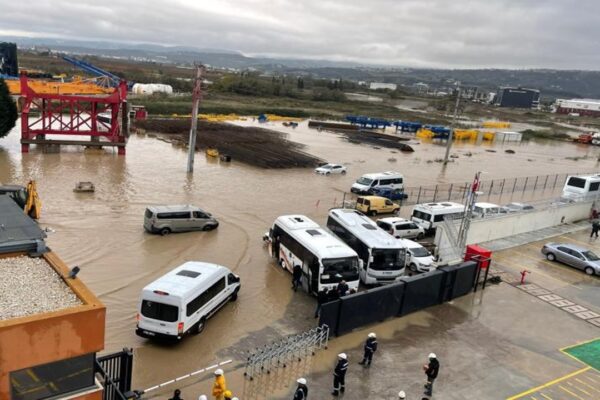 Yalova’da Tersaneler Bölgesini Su Bastı