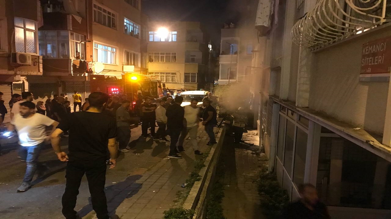 yangın Çıkan daire ağır hasar alarak kullanılmaz hale geldi