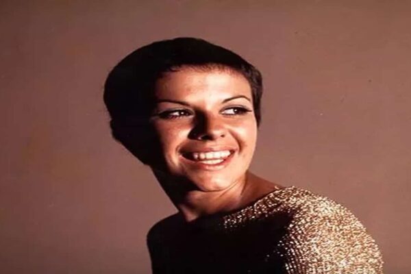 Yapay Zekâ Şarkıcı Elis Regina’yı Canlandırdı