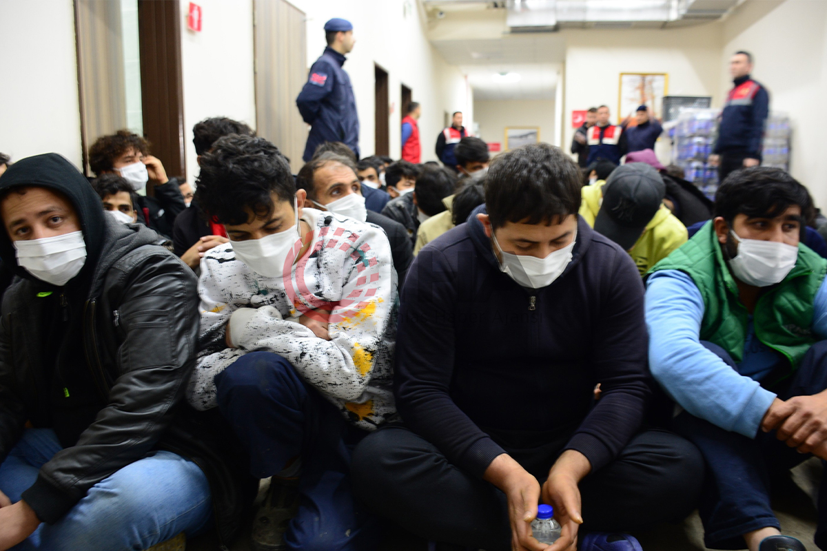 yasa dışı yollara başvuran 40 düzensiz göçmen yakalandı