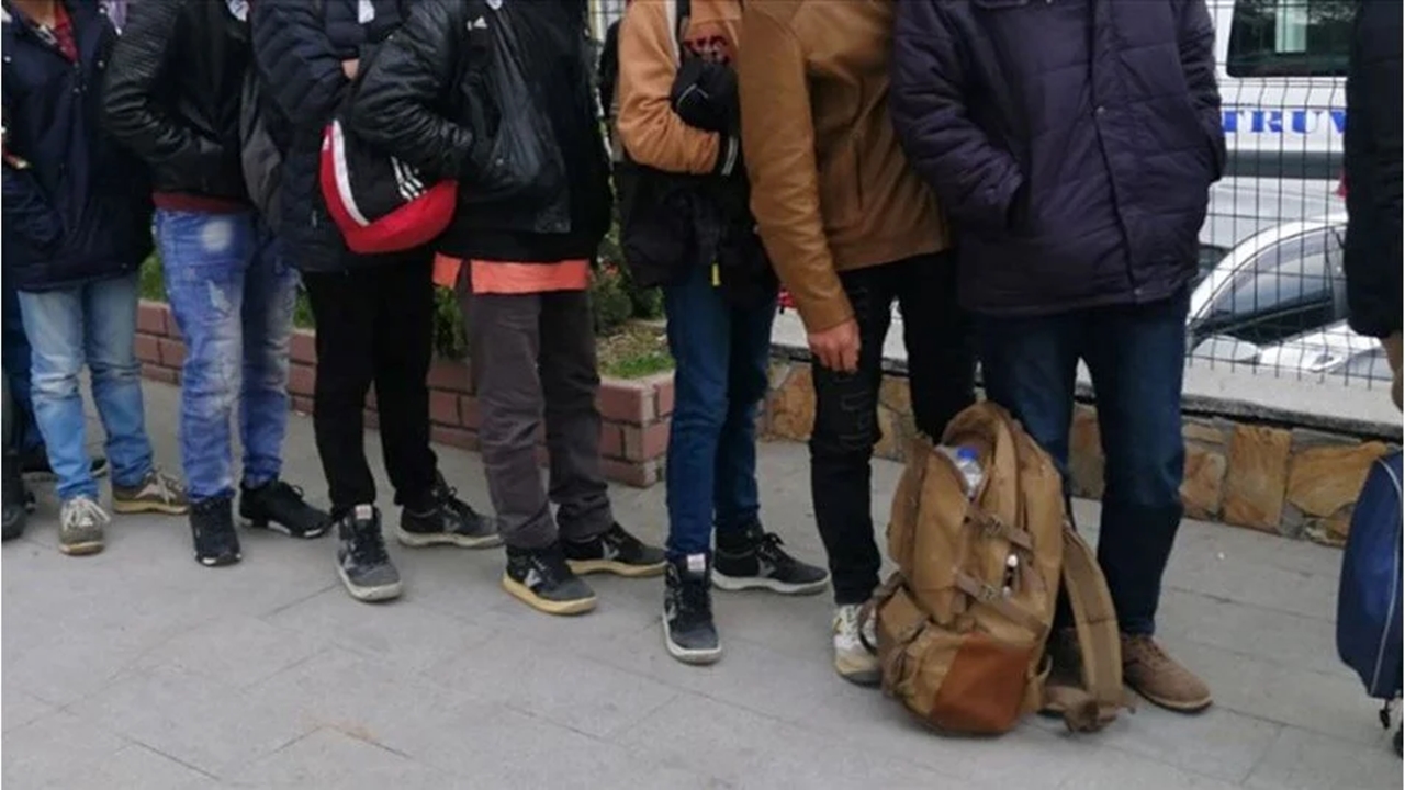 yasa dışı yollarla Ülkeye giren 23 göçmen yakalandı