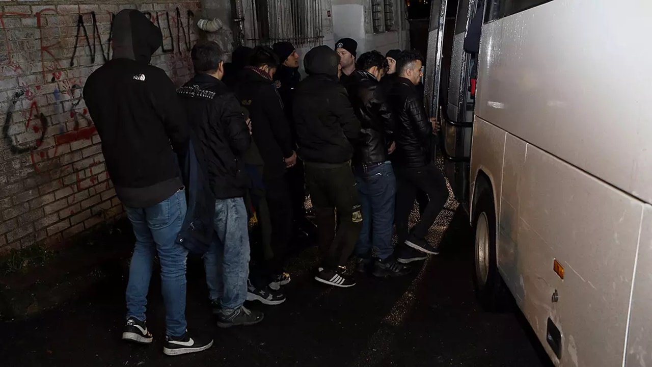 yasa dışı yollarla Ülkeye giren 37 düzensiz göçmen yakalandı
