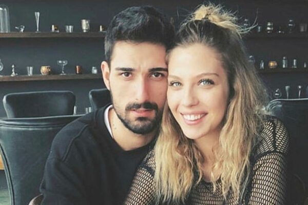 Yasemin Şefkatli İdo Tatlıses’e Ayak Masajı Yaptı