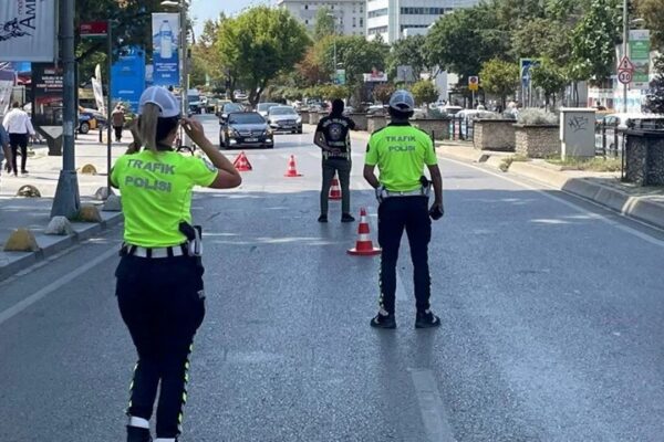 Yayalara Yol Vermeyen Sürücülere Ceza Kesildi