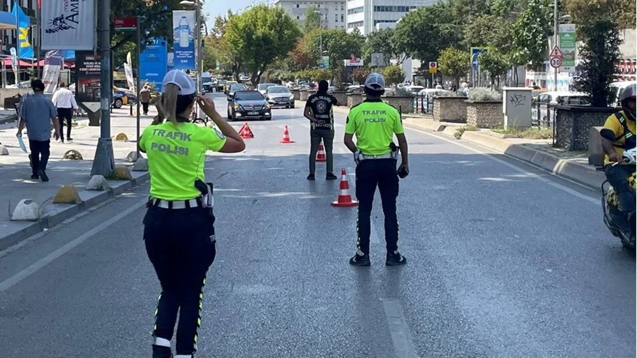 yayalara yol vermeyen sürücülere ceza kesildi
