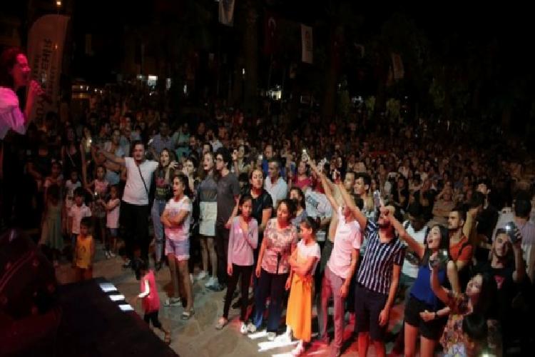 yaz konserleri müzik ziyafeti yaşatıyor