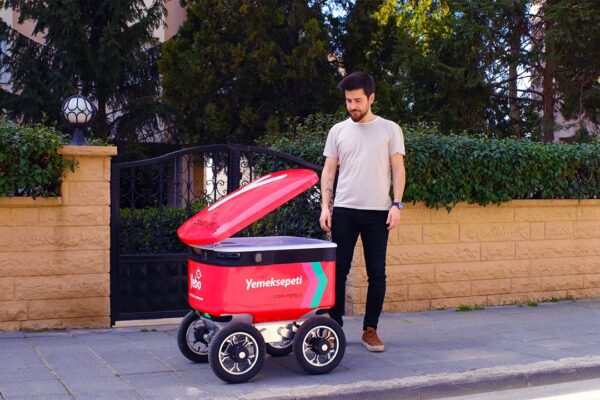 Yemeksepeti’nin Teslimat Robotu YEBO Dağıtımda