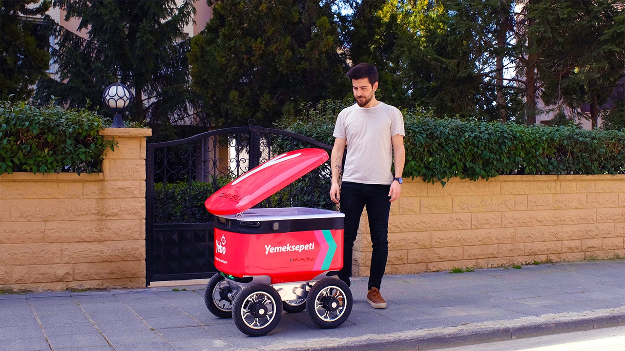 yemeksepetinin teslimat robotu yebo dağıtımda