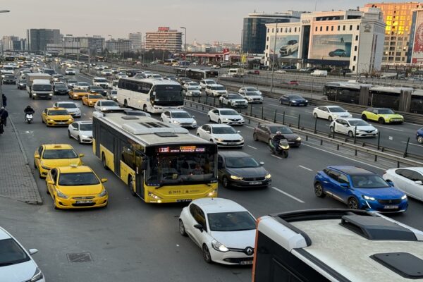Yeni Yılın İlk Mesai Gününde İstanbul’da Yoğun Trafik
