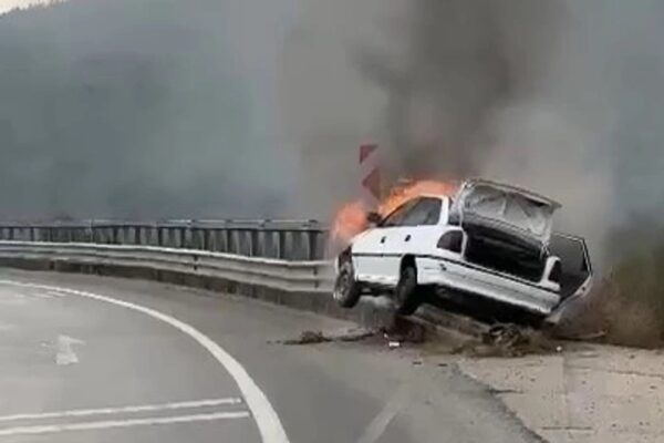 Yenişehir’de Trafik Kazasında Otomobil Alev Aldı