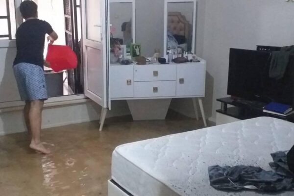 Yoğun Yağışların Neden Olduğu Selde 4 Daire Sular Altında Kaldı