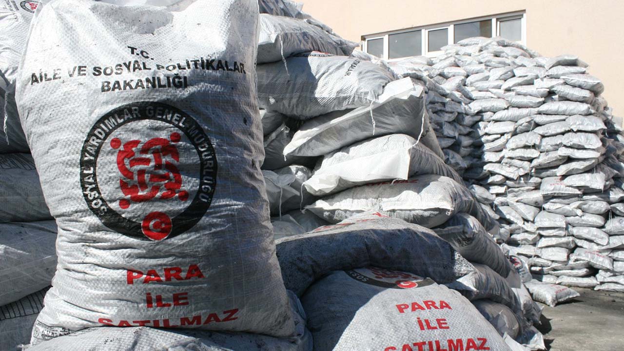 yoksul ve muhtaç ailelere 1650 tl odun ve kömür yardımı yapılıyor İşte yakacak yardımı başvuruları