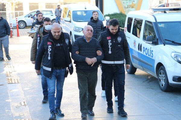 Yol Verme Kavgasında Bir Kişiyi Silahla Öldüren Şüpheli Tutuklandı