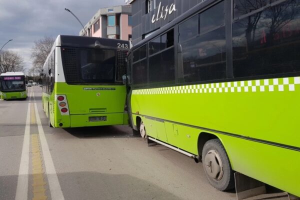 Yolcu Otobüslerinin Çarpıştığı Kazada 6 Kişi Yaralandı