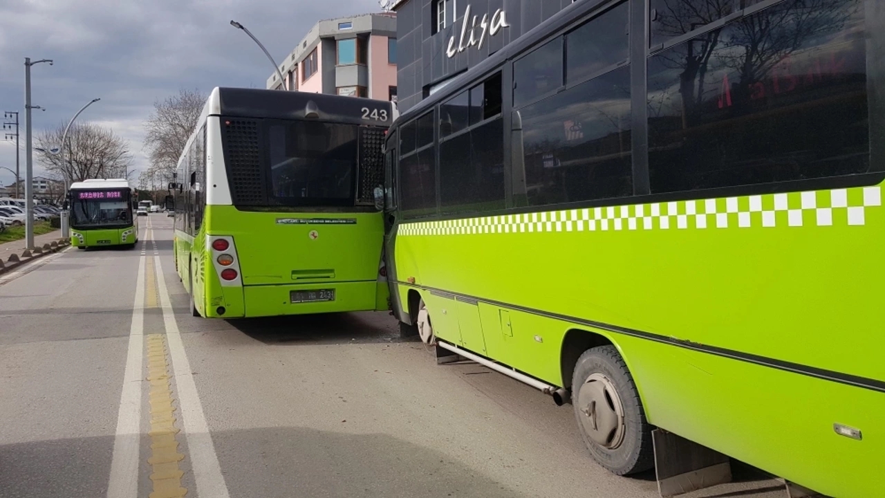 yolcu otobüslerinin Çarpıştığı kazada 6 kişi yaralandı