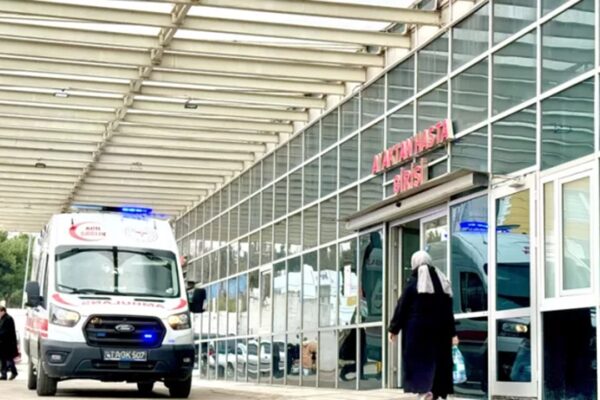 İşçinin Kafasına Yük Asansörü Düştü
