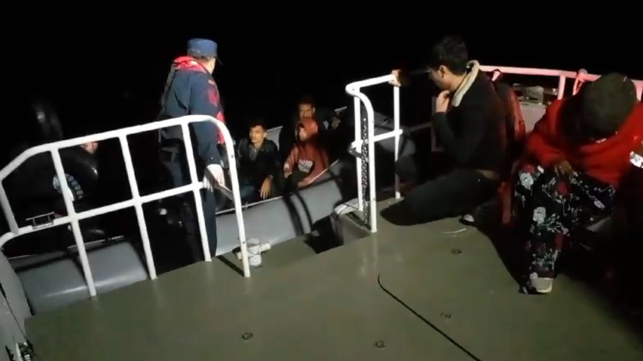 yunanistanın İttiği 19 göçmen kurtarıldı
