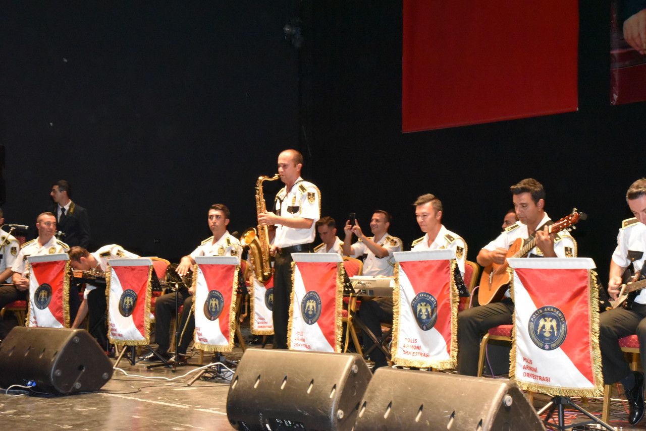 zafer tadında kutlama