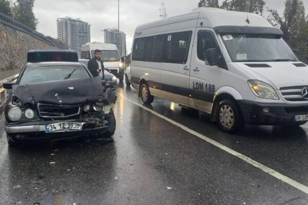 Zincirleme Trafik Kazası 3 Kişi Yaralandı