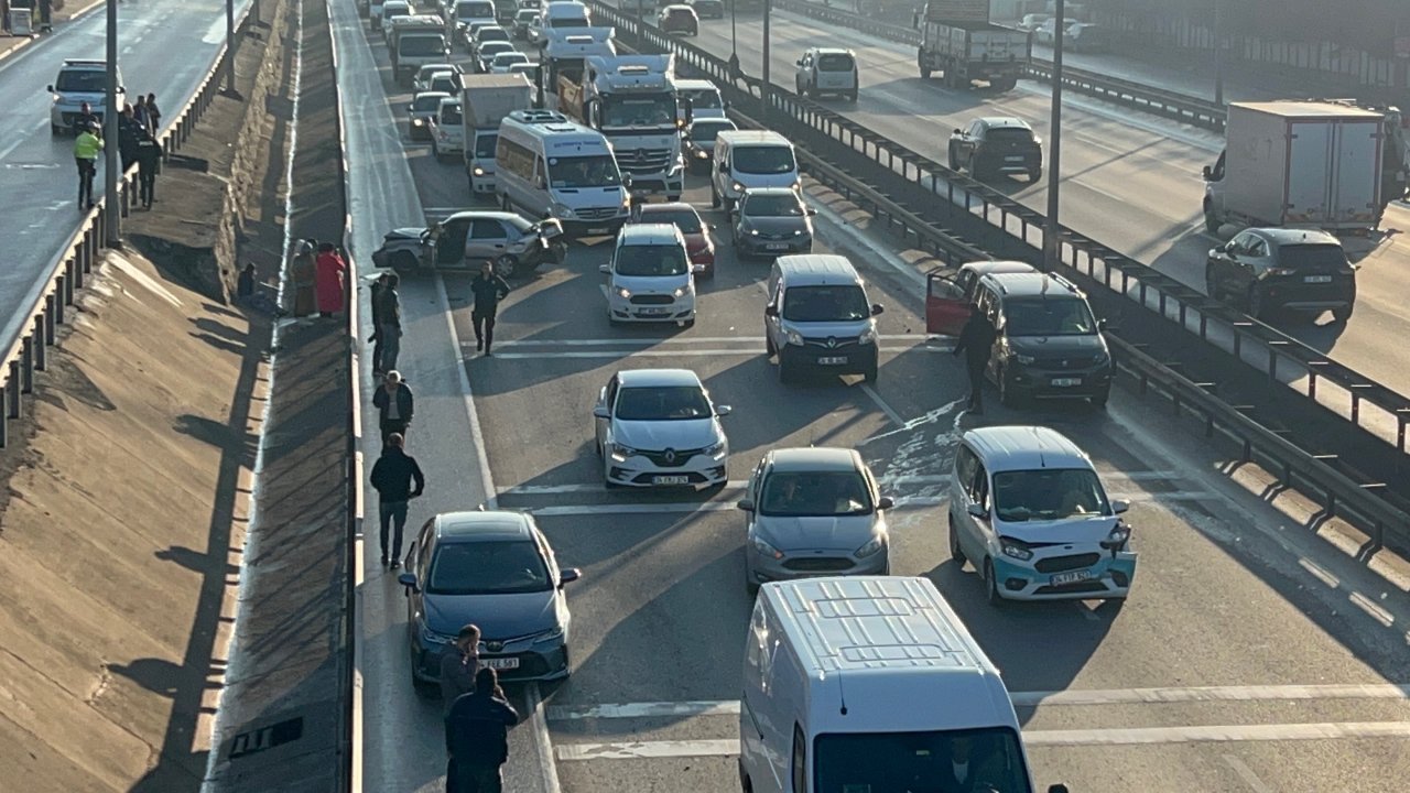 zincirleme trafik kazası 3 kişi yaralandı