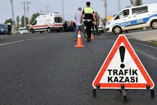 Zincirleme Trafik Kazasında 3 Kişi Yaralandı