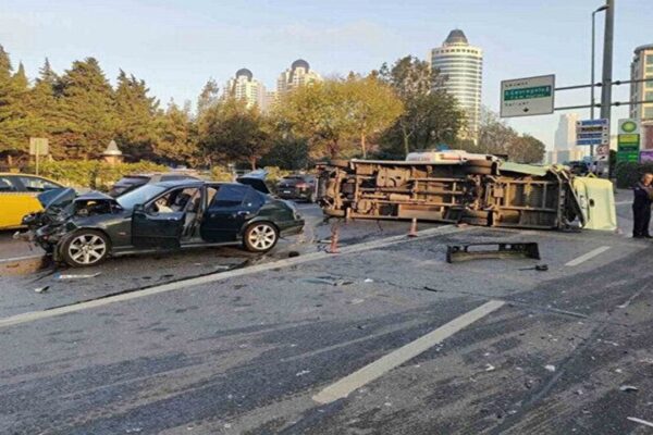 Zincirlikuyu Kavşağında Trafik Kazası: 4 Yaralı