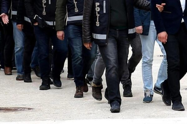 Kaçakçılık Operasyonlarında 52 Şüpheli Yakalandı