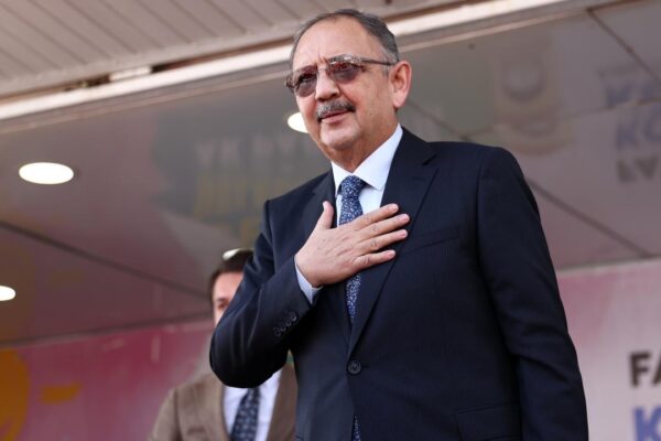 Bakan Özhaseki Eyüpsultan’da Kentsel Dönüşüm Töreninde Konuştu