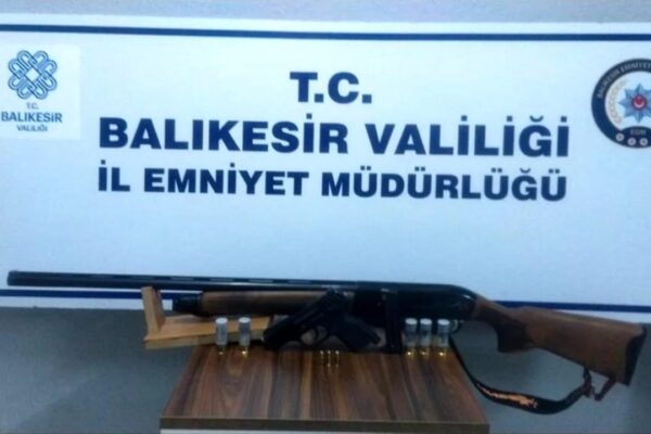 Edremit’teki Asayiş Uygulamasında 7 Ruhsatsız Silah Ele Geçirildi