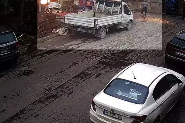 Başakşehir’de Döküm Atölyesinde Patlama Sonrası Çıkan Yangın Söndürüldü
