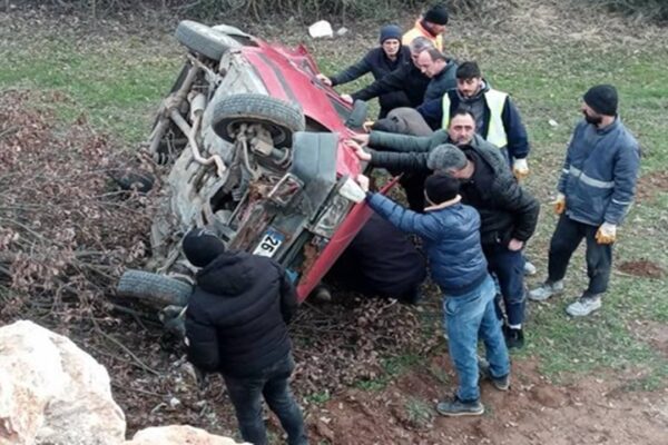 Bilecik’te Devrilen Otomobilin Sürücüsü Yaralandı