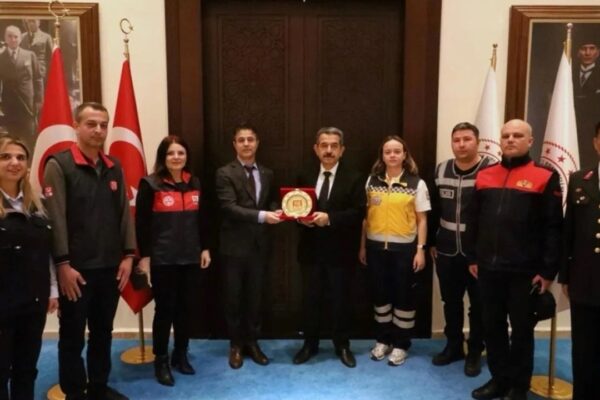 Kırklareli Valisi Ekici 112 Acil Çağrı Merkezi Personelinin 112 Günü’nü Kutladı