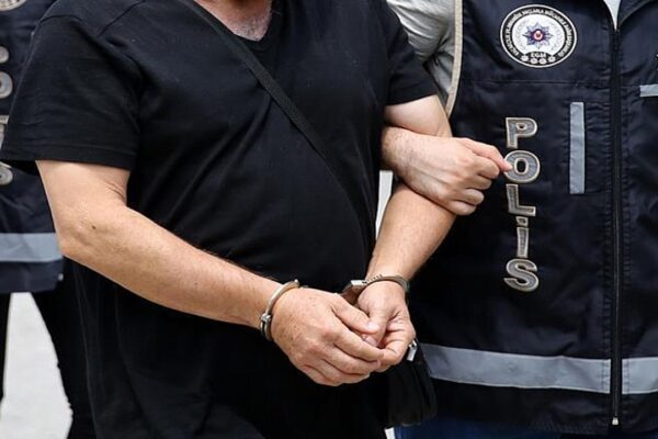Burhaniye’de Uyuşturucu Operasyonunda 2 Zanlı Yakalandı