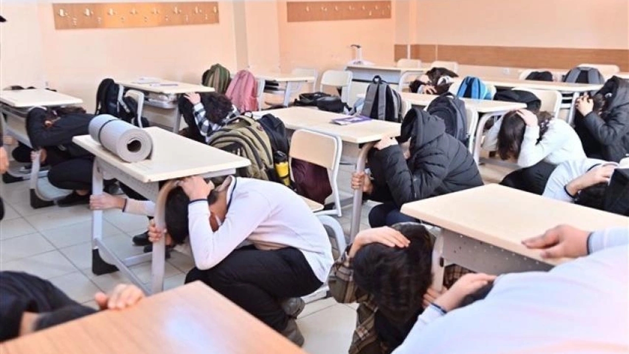 Diyarbakır’da Okullarda Deprem Tatbikatı Yapıldı