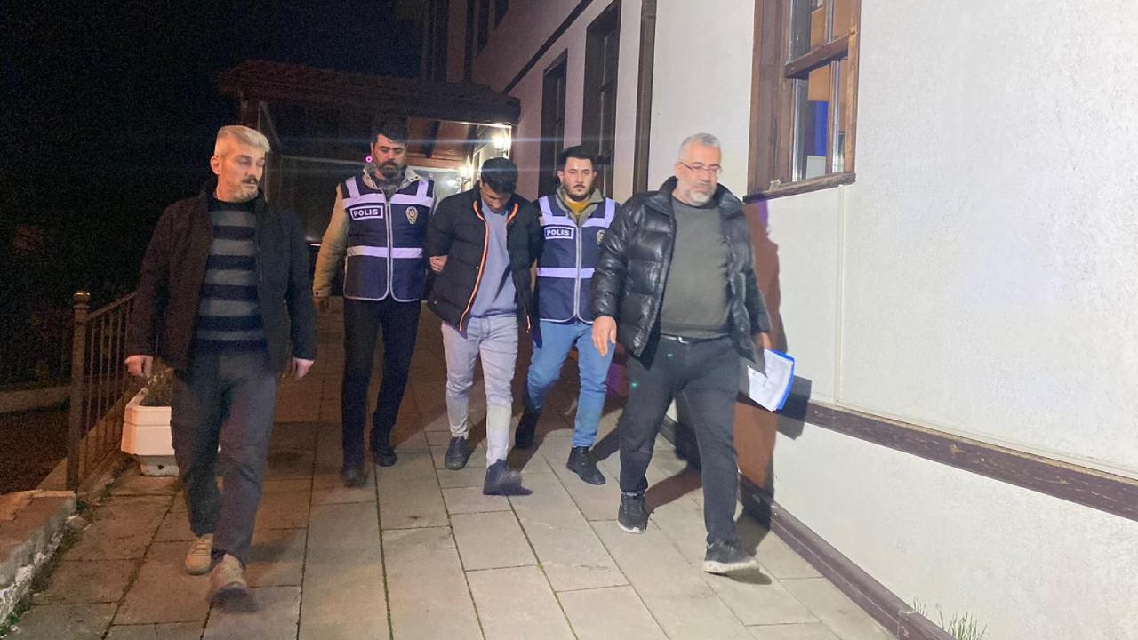 Kendilerini Polis Olarak Tanıtan Zanlılar, Iraklı Profesörü Dolandırdılar