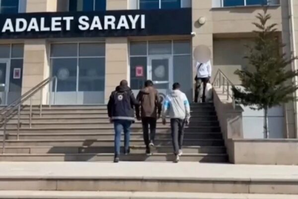 Göçmen Kaçakçılığı Operasyonlarında 5 Kişi Tutuklandı