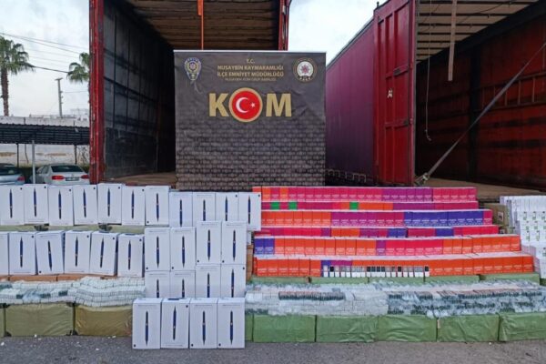 Gümrük Kaçağı 20 Bin 50 Cep Telefonu ve 16 Bin Elektronik Sigara Ele Geçirildi