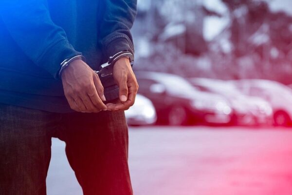 Beylikdüzü’nde Evden Hırsızlık Yapıp Otomobil Çalan 2 Şüpheli Yakalandı