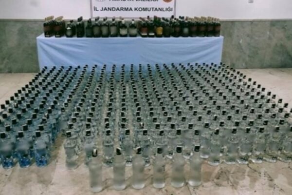 33 Şişe Gümrük Kaçağı İçki Ele Geçirildi