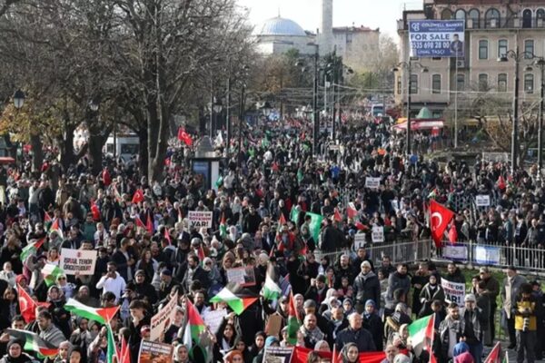 İsrail’in Gazze’ye Saldırıları İstanbul’da Protesto Edildi