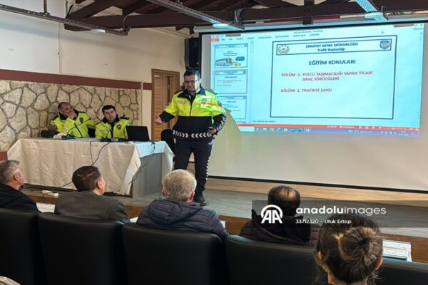 Trakya’da Yolcu Taşınan Araçların Şoförlerine Emniyet Kemeri Denetimi Yapıldı