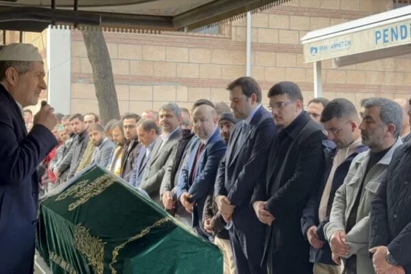 İstanbul’da Otomobilin Çarpması Sonucu Hayatını Kaybeden Üniversiteli Genç Kız Toprağa Verildi