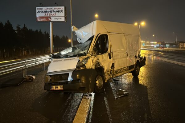 Anadolu Otoyolu’nda 3 Aracın Karıştığı Kazada 1 Kişi Öldü