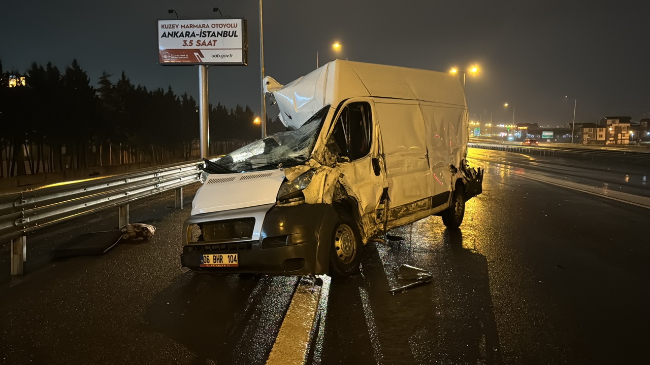 anadolu otoyolunda 3 aracın karıştığı kazada 1 kişi yaralandı