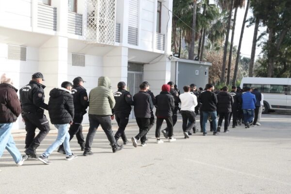 Dolandırıcılık Operasyonunda 20 Şüpheli Tutuklandı