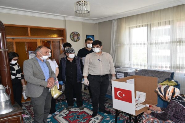 Sındırgı’da Gezici Sandıkta Oy Kullanıldı