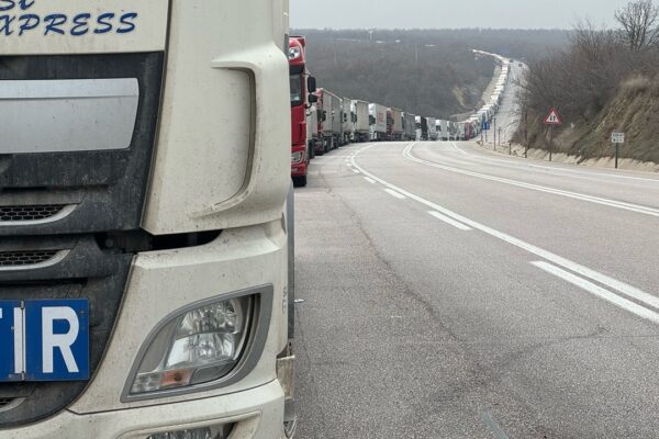Hamzabeyli’de 19 Kilometrelik Tır Kuyruğu Oluştu