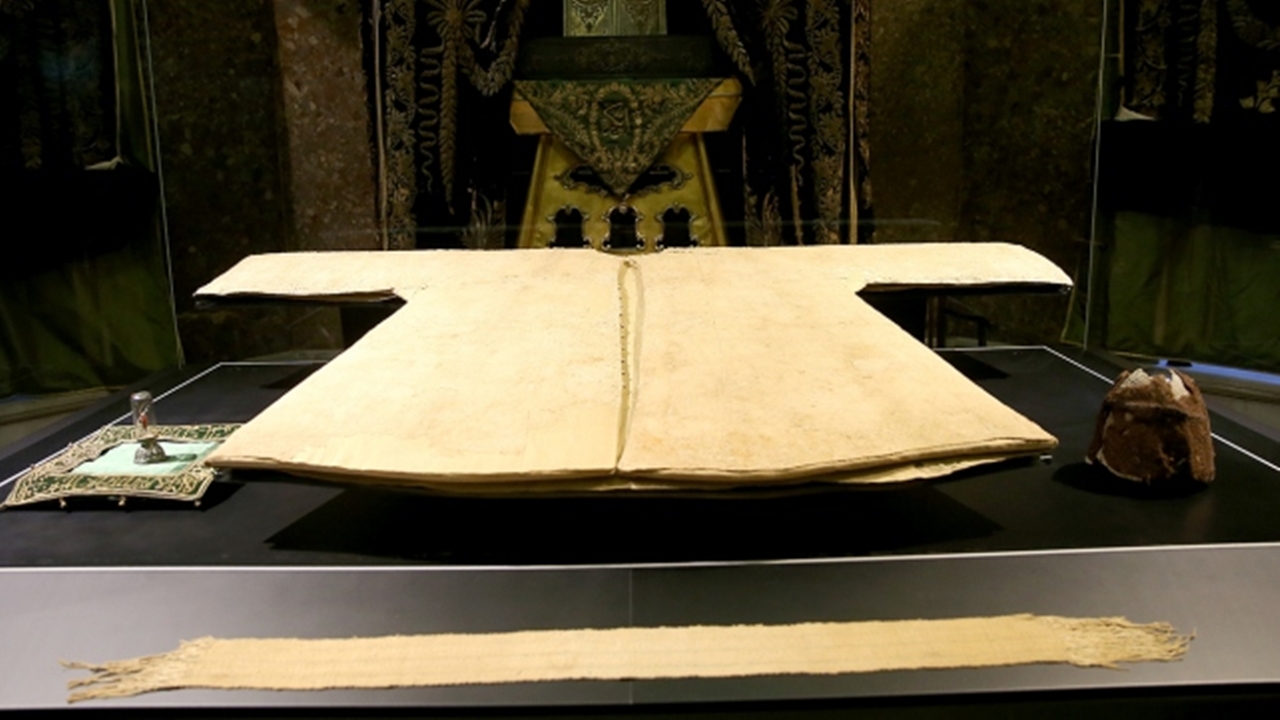 hirkai-serif-ziyarete-aciliyor