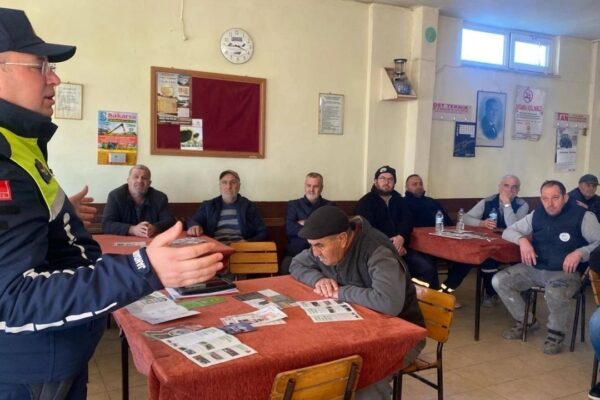 Edirne’de Jandarma Ekiplerinin Bilgilendirme Çalışmaları Sürüyor